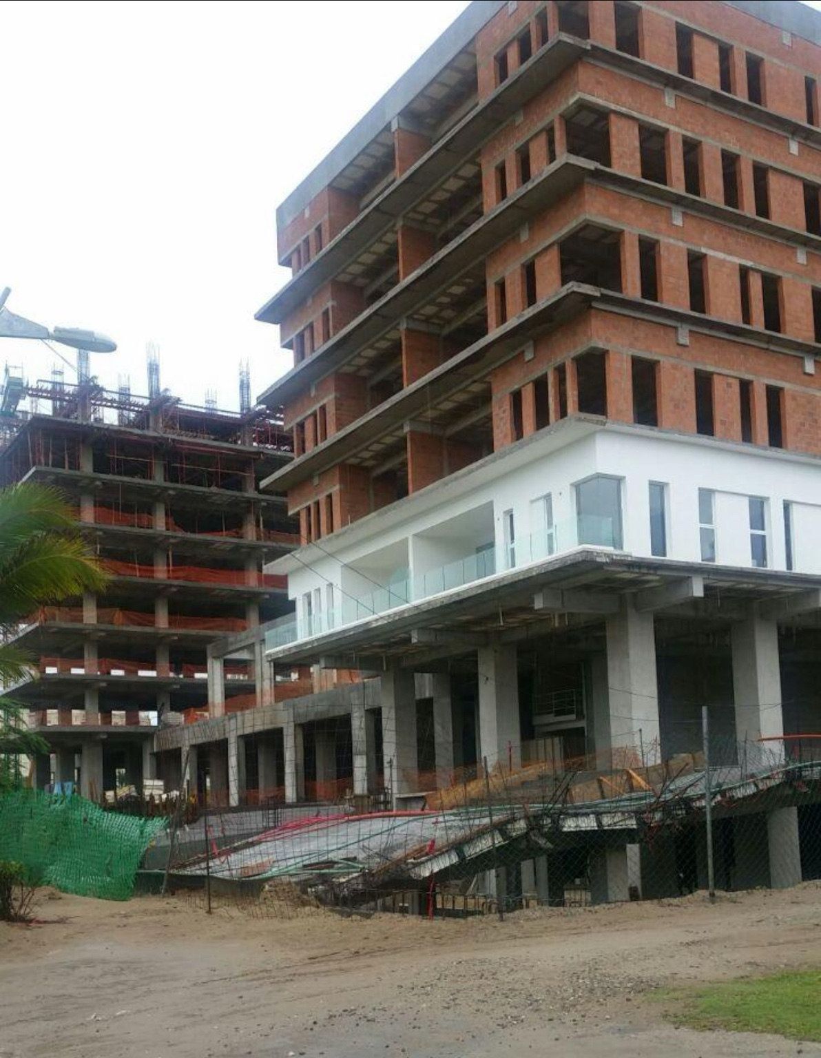 Complejo comercial Aqua Residence · project record